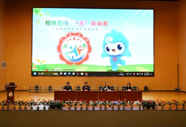 吕梁市检察院检察长范海生走进吕梁一中开展“心存法纪，逐光而行”法治进校园活动