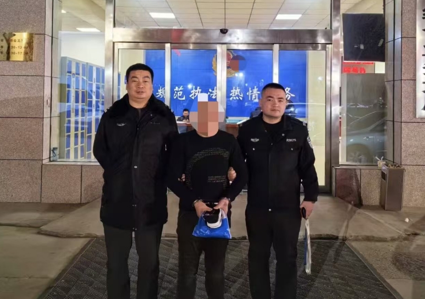 太原尖草坪公安分局迎新街责任区刑警队快速抓获一名开锁盗窃车内财物在逃人员