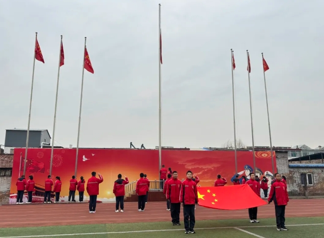 青春与法同行——吕梁孝义市人民检察院进校园开展法治教育主题升旗仪式