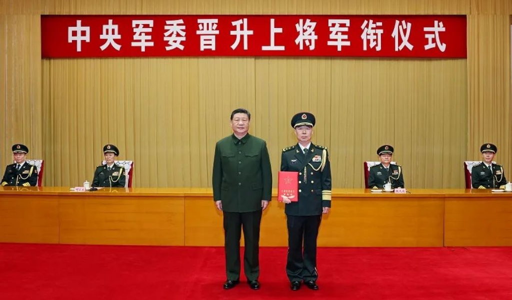 中央军委举行晋升上将军衔仪式  习近平颁发命令状并向晋衔的军官表示祝贺