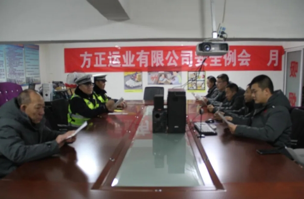 筑牢“两客一危”安全防线——吕梁方山交警元旦前期进客运企业开展大检查大警示大教育
