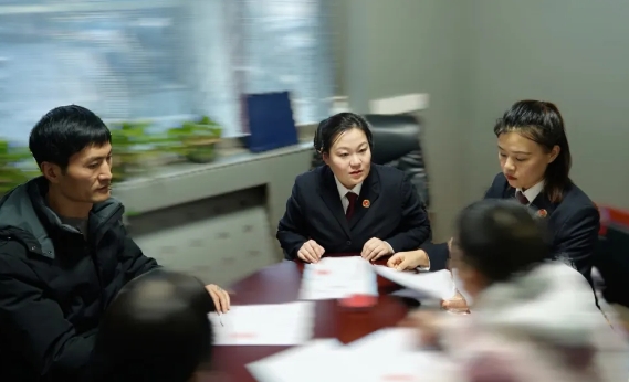 一束光·检护民生丨全盲妈妈感受“光”