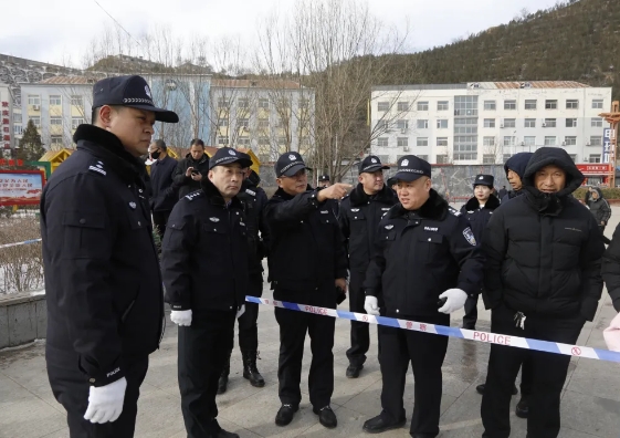 锣鼓喧天庆元宵  公安守护“平安福” ——吕梁石楼公安圆满完成2025年元宵佳节