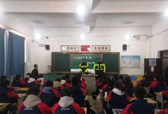 开学第一课  交通安全不缺席 ——临汾公安交警走进辖区中学开展交通安全宣传活动