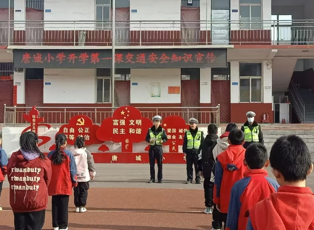 临汾安泽公安交警走进校园开展春季“开学第一课”交通安全宣传活动