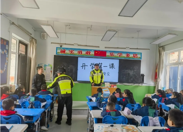 临汾蒲县公安交警走进校园开展春季“开学第一课”交通安全宣传活动