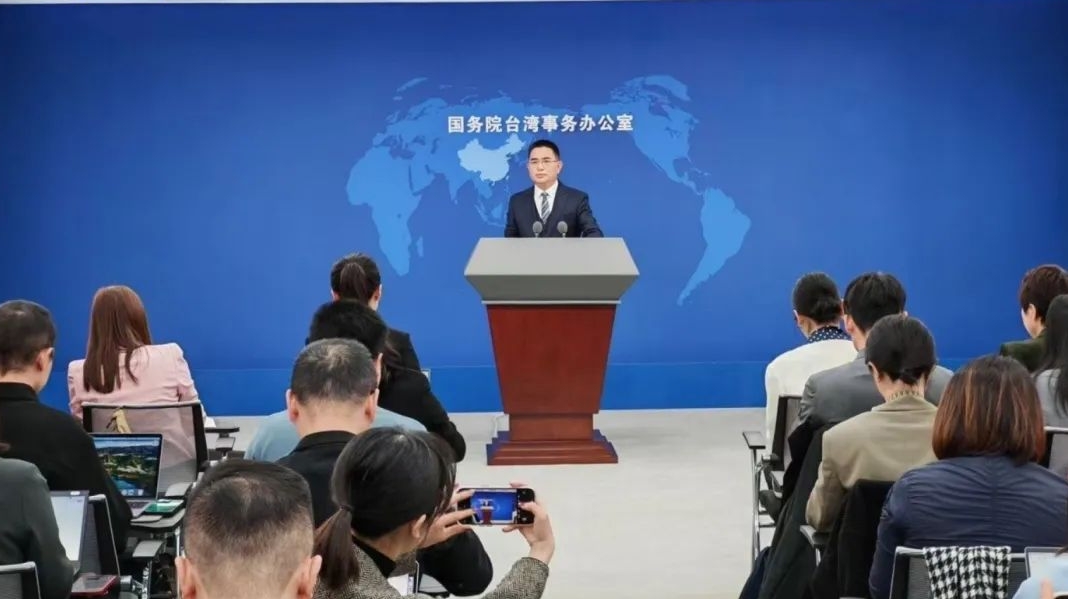 “外人靠不住，统一挡不住”