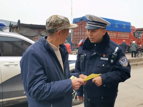 吕梁交城：交警 “送教” 进社区  共筑春季出行安全网