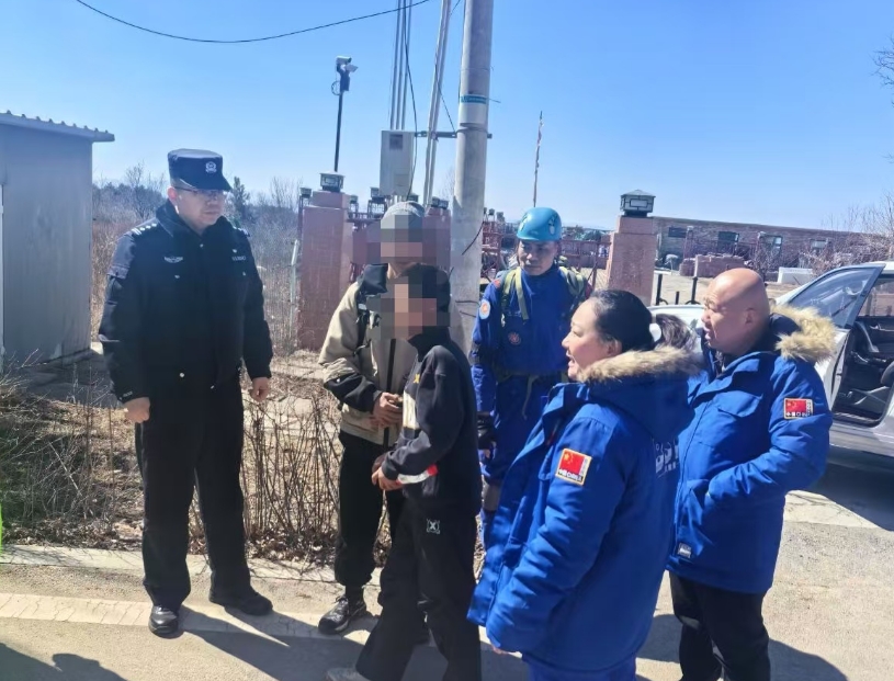 太原尖草坪区巡警大队：崛围山成功搜救两名走失未成年人