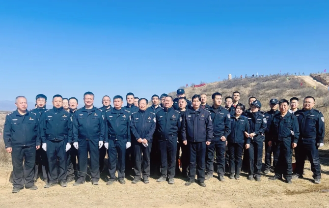 微风拂新苗  绿绽枝头春——忻州原平市公安局交警大队积极参加义务植树活动