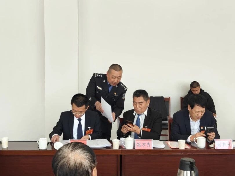 吕梁孝义检察院深入两会现场征求人大代表意见
