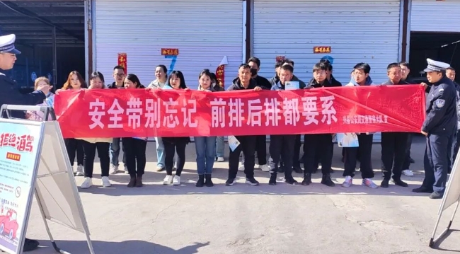 吕梁兴县交警为驾校学员 “敲警钟” 保安全