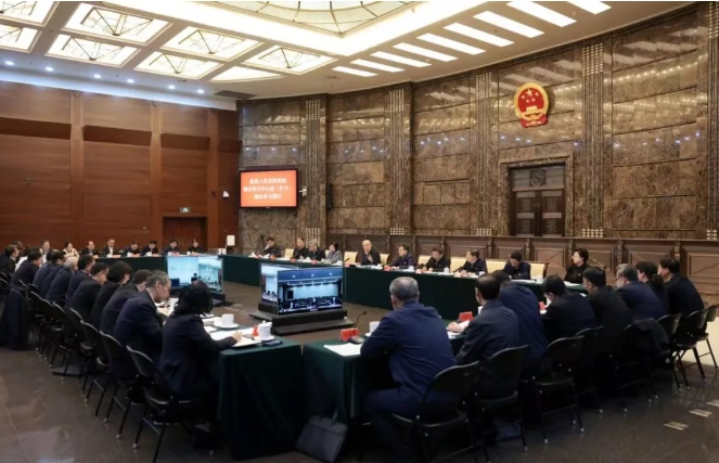 集体学习研讨：共商共议加强新时代审判工作