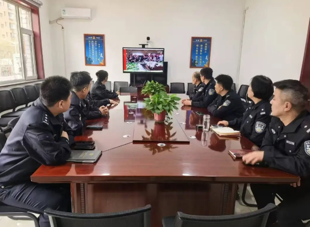 吕梁市公安机关组织民辅警收看全国“公安楷模”邱建军先进事迹发布仪式专题节目《春天
