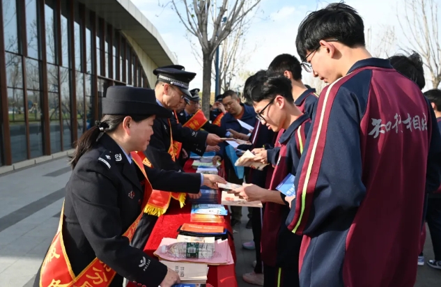 忻州市公安局忻府分局组织参加忻府区“4·15全民国家安全教育日”主题宣传活动