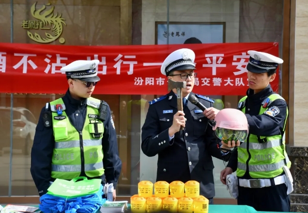 吕梁公安交警开展“4·15”全民国家安全教育日宣传活动