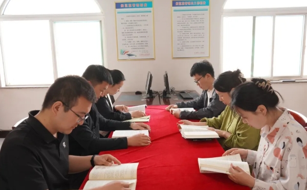 世界读书日 |和洪法青年们共赴书香之约