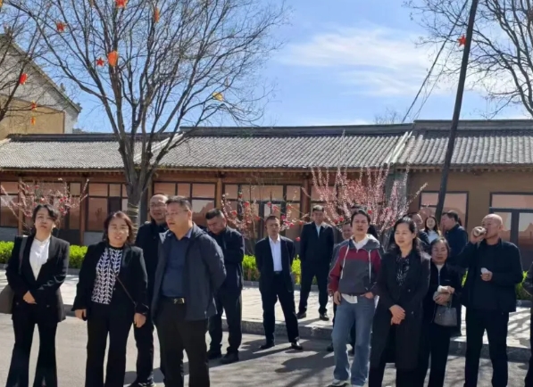 吕梁市工商联开展“企业家互学互促暨美丽乡村观摩”活动