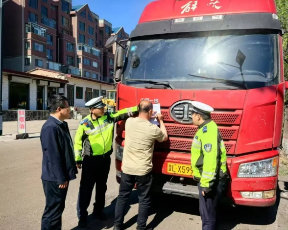 临汾蒲县公安交警开展交通秩序整治活动