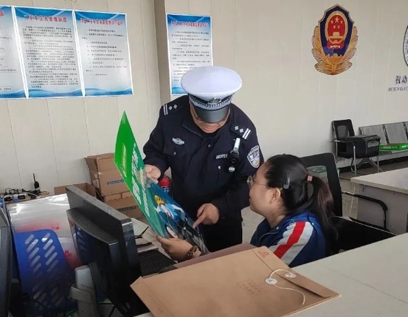 吕梁孝义交警深入检测线 助力五一平安行
