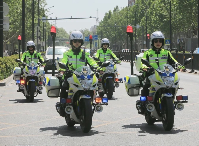 英姿飒爽！临汾公安交警女铁骑市区“亮相”啦