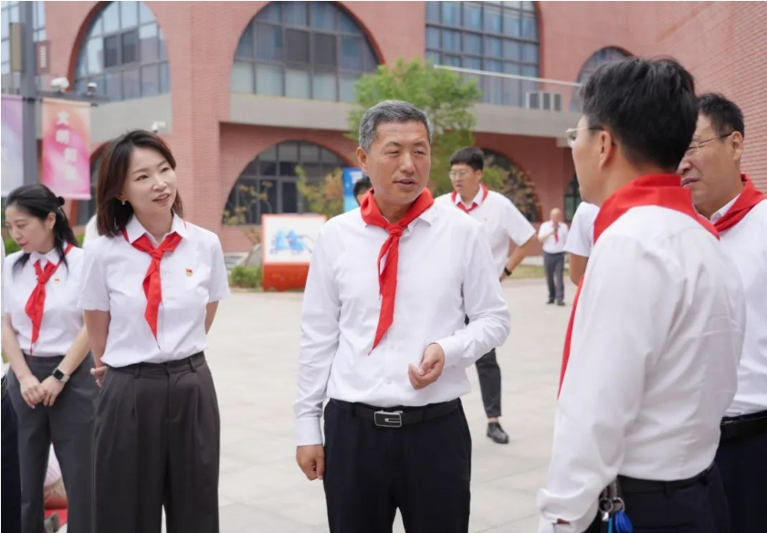 运城河津市委书记孟维君“六一”前夕看望慰问陕师大龙门实验学校