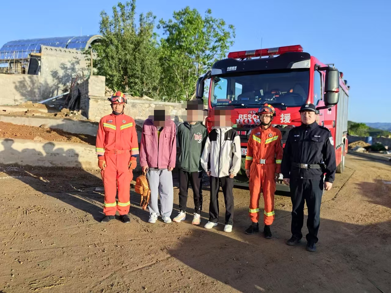 太原尖草坪区：三名学生夜爬崛围山看日出被困  警消合力成功救援