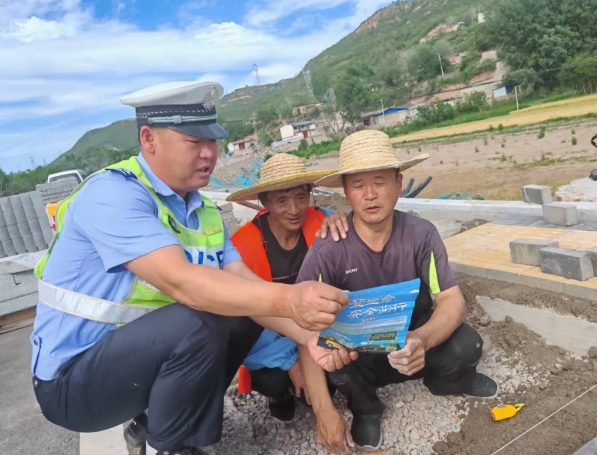 临汾公安交警开展进城务工人员交通安全宣传教育活动