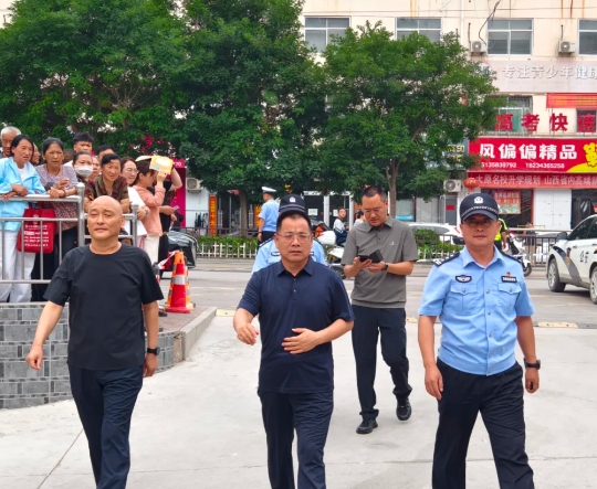 暖心慰问鼓干劲！吕梁石楼县县委书记杜侯平深入中考安保一线督导