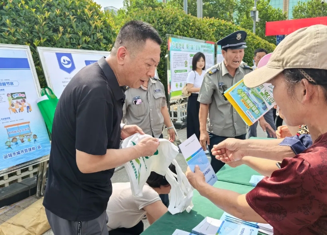 运城市城市管理局城市节约用水中心开展节水宣传活动 助力节能增