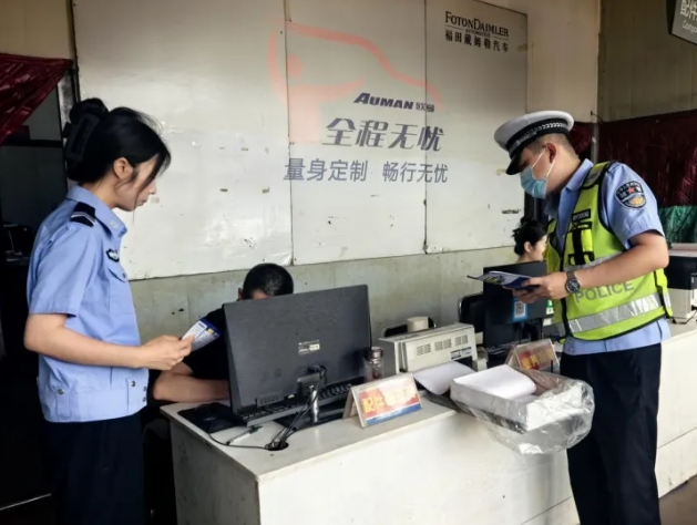 临汾公安交警进企业开展交通安全警示教育暨打击“黄牛”“黑中介