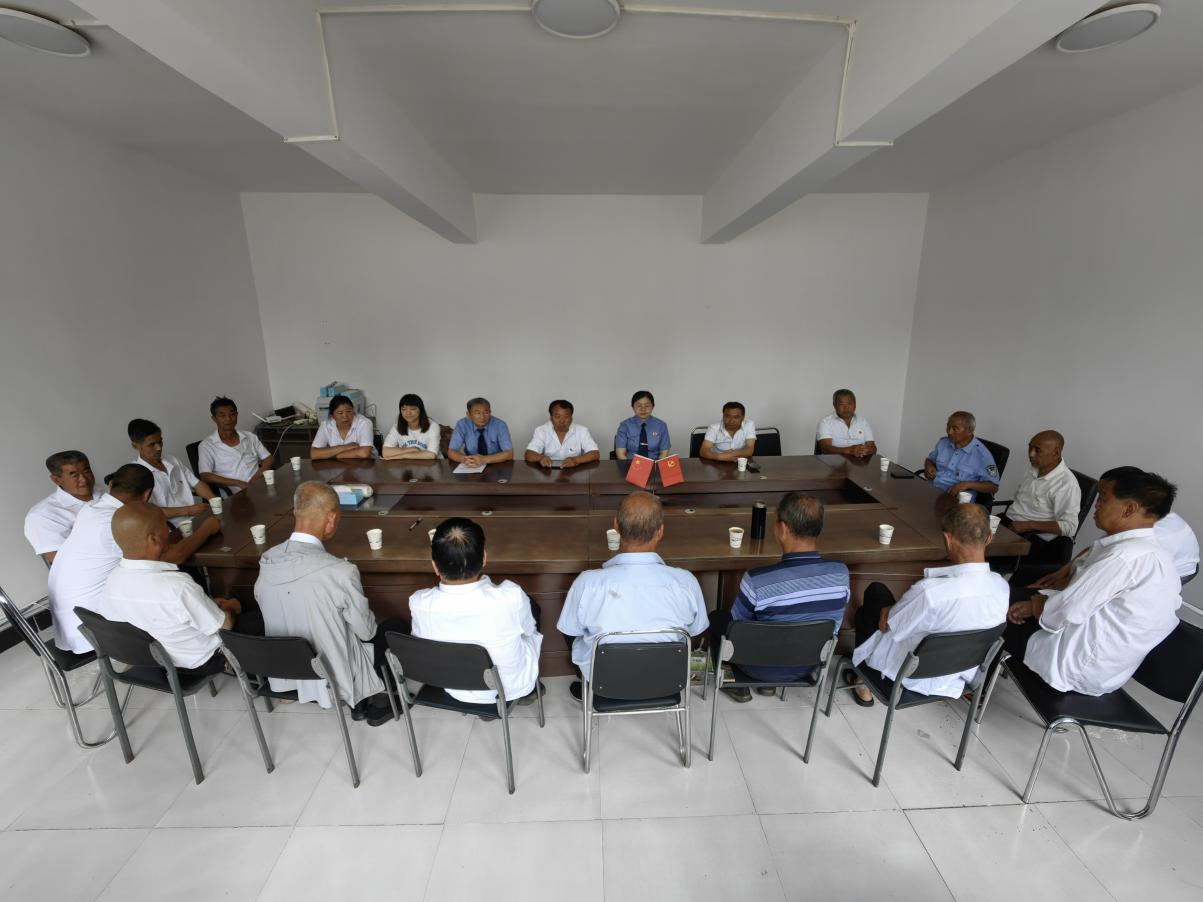 检村同心庆华诞  党旗引领践初心——长治沁县人民检察院驻村工作队与帮扶村联合开展