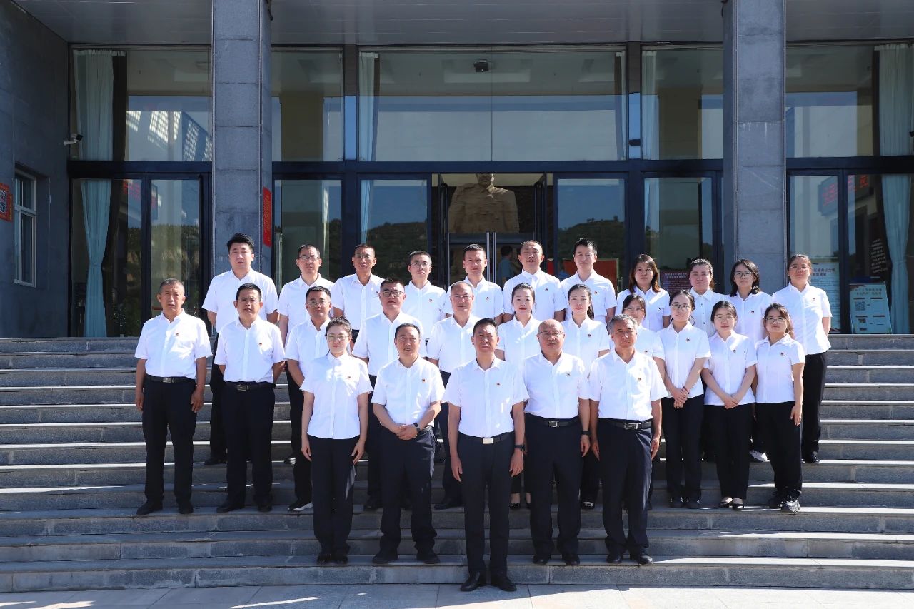 追寻红色足迹  汲取奋进力量——吕梁方山法院赴晋绥边区革命纪念馆开展“七一”主题