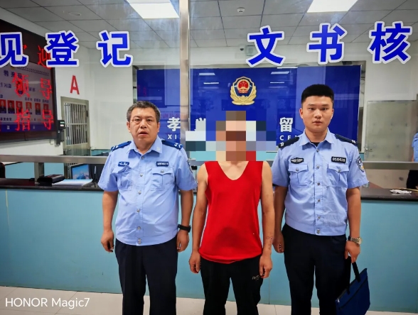 直播PK斗狠“露体”！警方：安排！