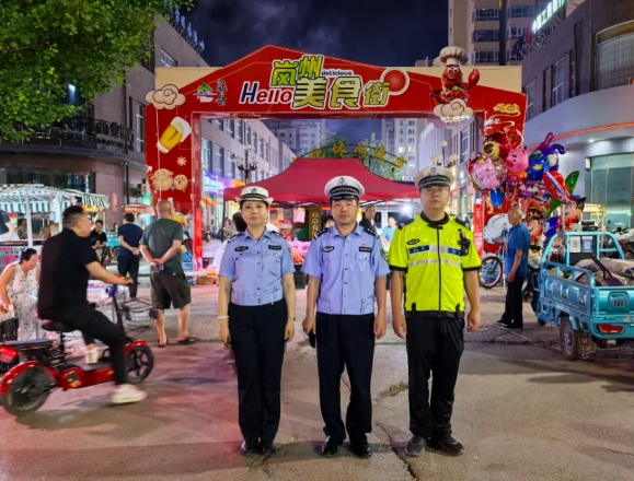 吕梁岚县交警“走夜市进烧烤摊” 开展“拒绝酒驾”交通安全宣传
