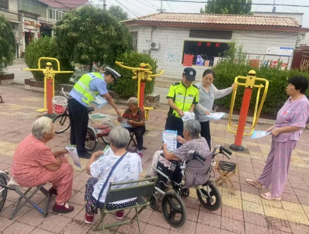 临汾公安交警进农村开展交通安全教育暨打击“黄牛”“黑中介”顽瘴痼疾宣传活动