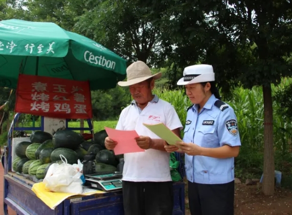 长治武乡：警护 “甜蜜路” 安全伴 “瓜” 行