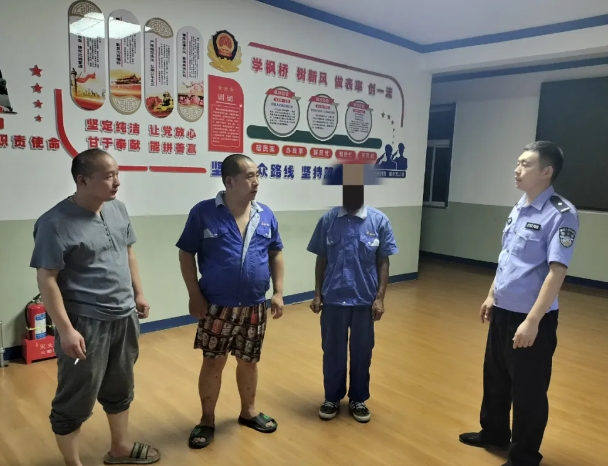 晋中左权县公安局麻田派出所：老人深夜走失  民警暖心救助
