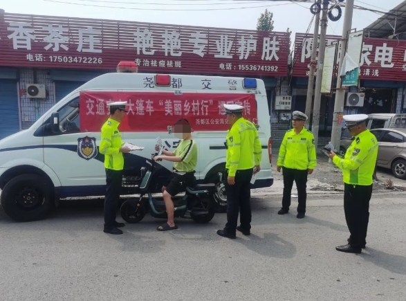 临汾公安交警交通安全进农村，守护平安一路“乡”伴