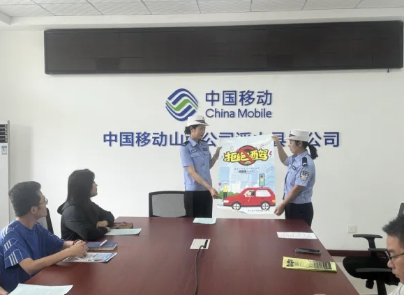 临汾公安交警走进辖区企业开展交通安全宣传暨打击“黄牛”“黑中介”顽瘴痼疾活动