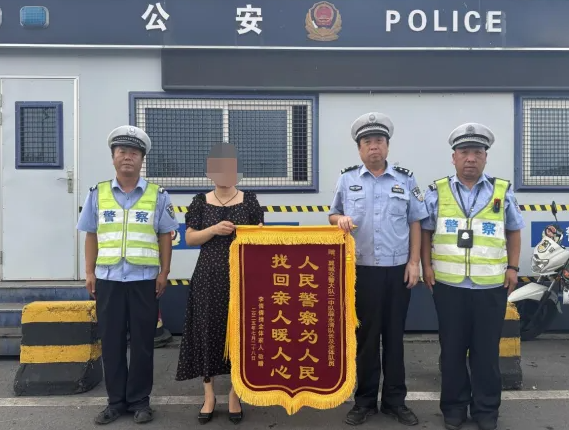 幼童与家人走散  临汾公安交警暖心救助获赞