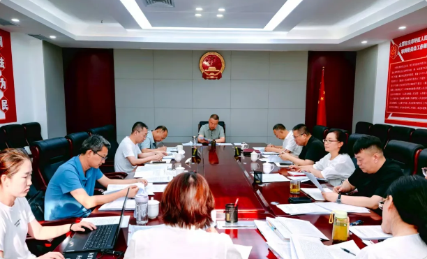 太原尖草坪区法院召开党组理论学习中心组（扩大）会议