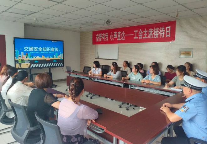 临汾公安交警走进辖区企业开展交通安全宣传暨打击“黄牛”“黑中介”顽瘴痼疾活动
