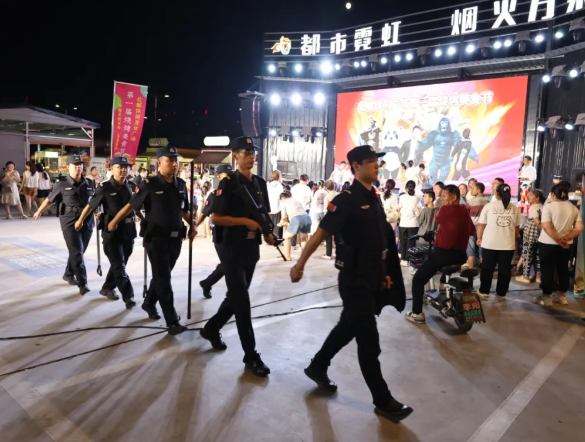 霓虹下的坚守：运城万荣公安全力护航人间 “烟火气”