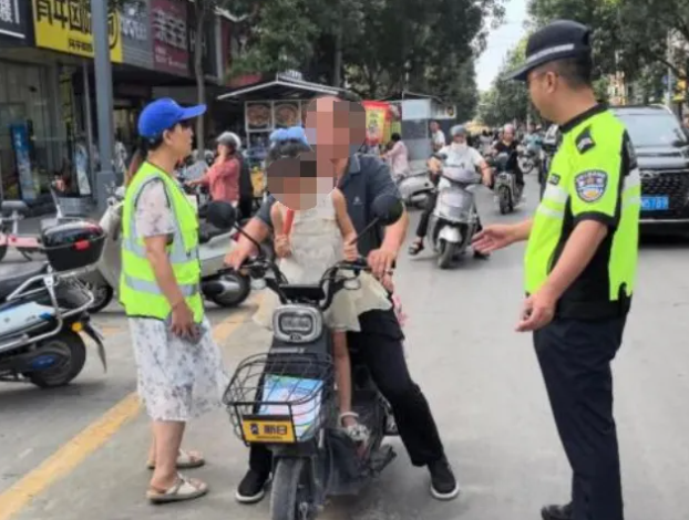 临汾公安交警全员出动，劝导+宣教  安全守护不松懈