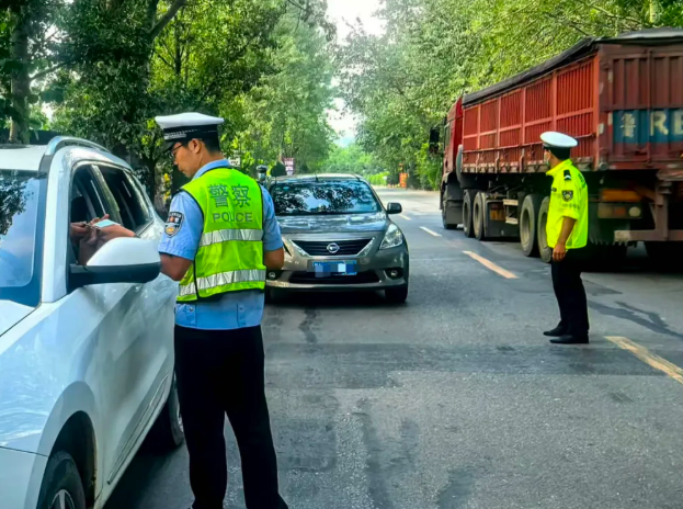 临汾公安交警部署“严查严管严控”百日攻坚 筑牢辖区交通安全防线