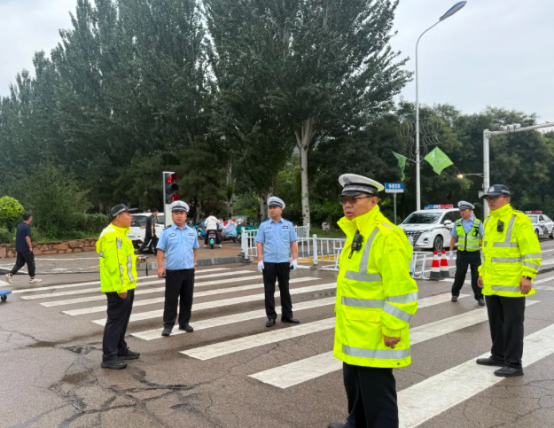 朔州怀仁公安护航2025山西·怀仁羔羊肉交易大会有序开展