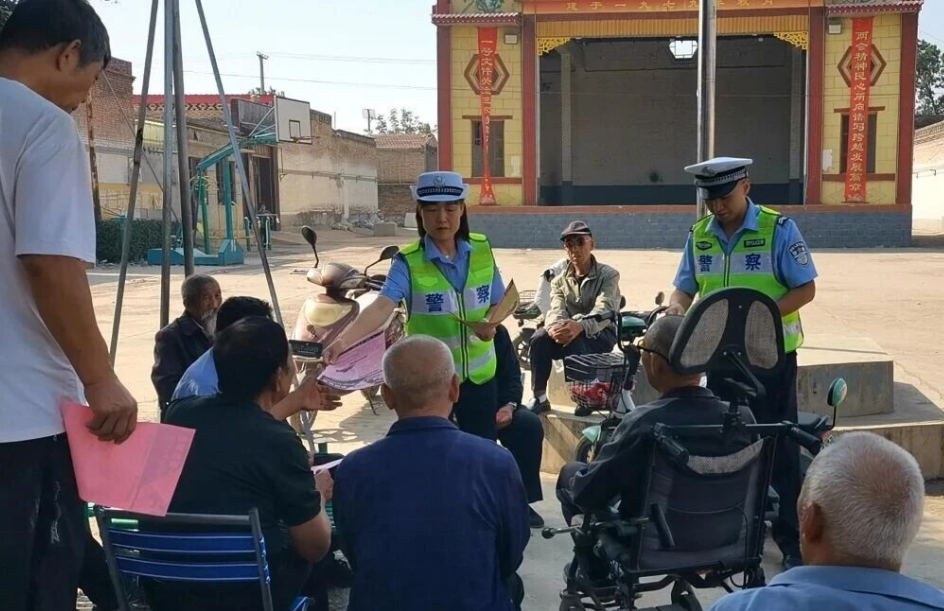 吕梁交城交警：交通安全进农村  守护“银发”平安路