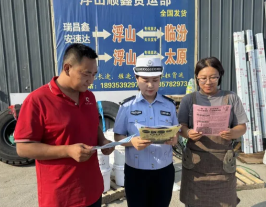 临汾公安交警走进辖区运输企业开展“进城务工人员”交通安全宣传