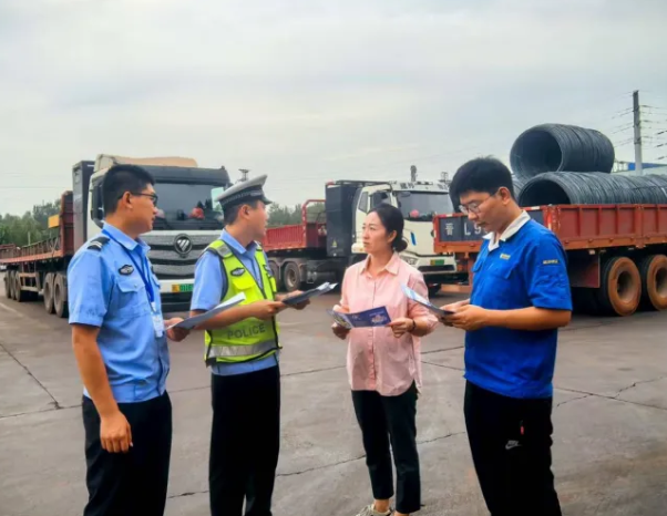 临汾公安交警走进辖区企业开展道路交通安全宣传警示教育活动